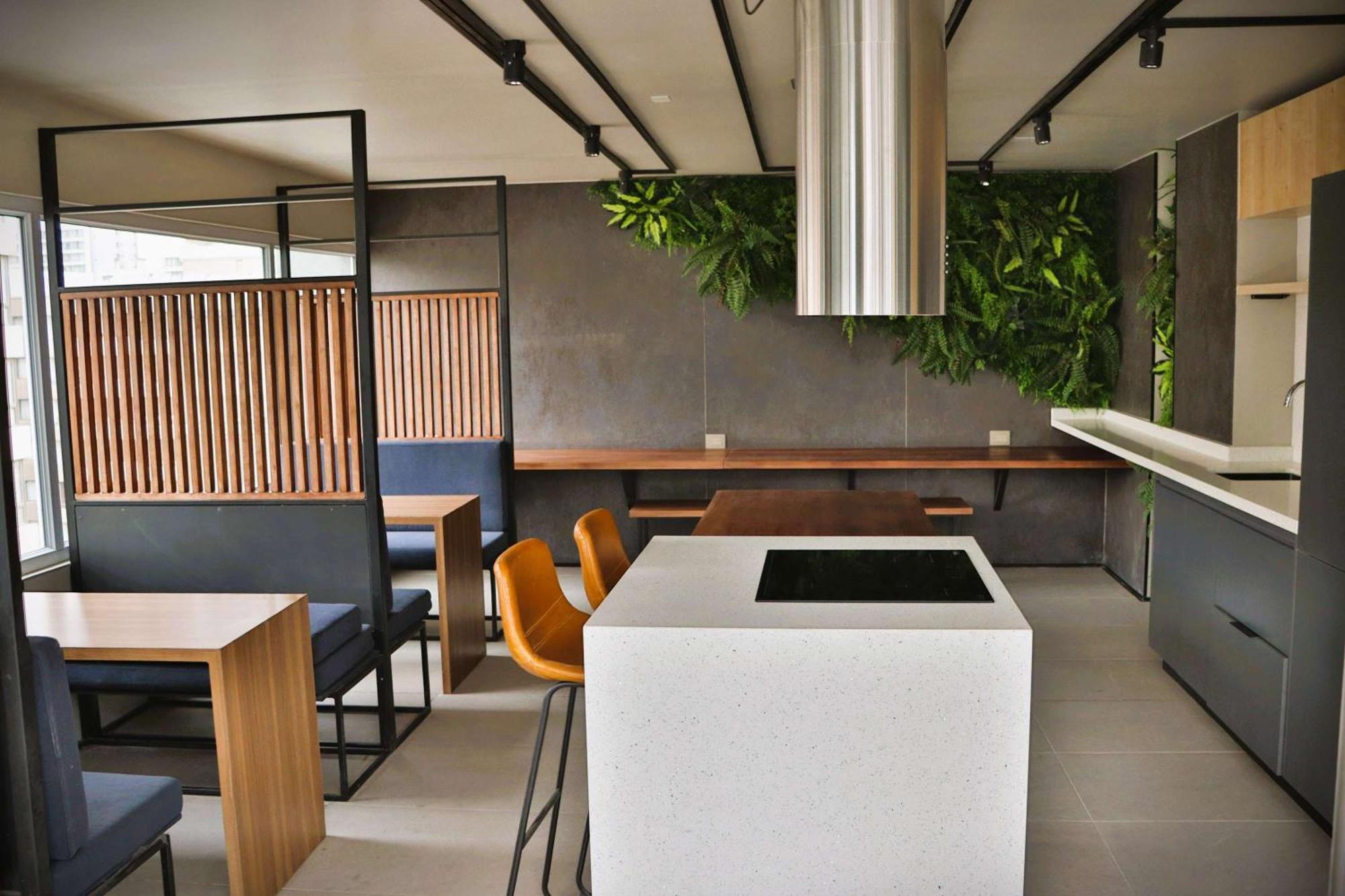 Hom I Nuevo Y Luminoso Con Terraza En