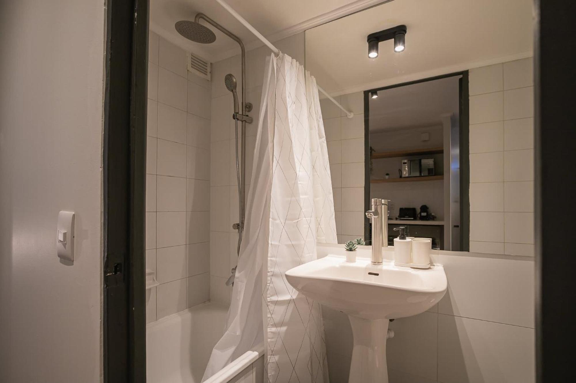 2bd2br In The Area Of