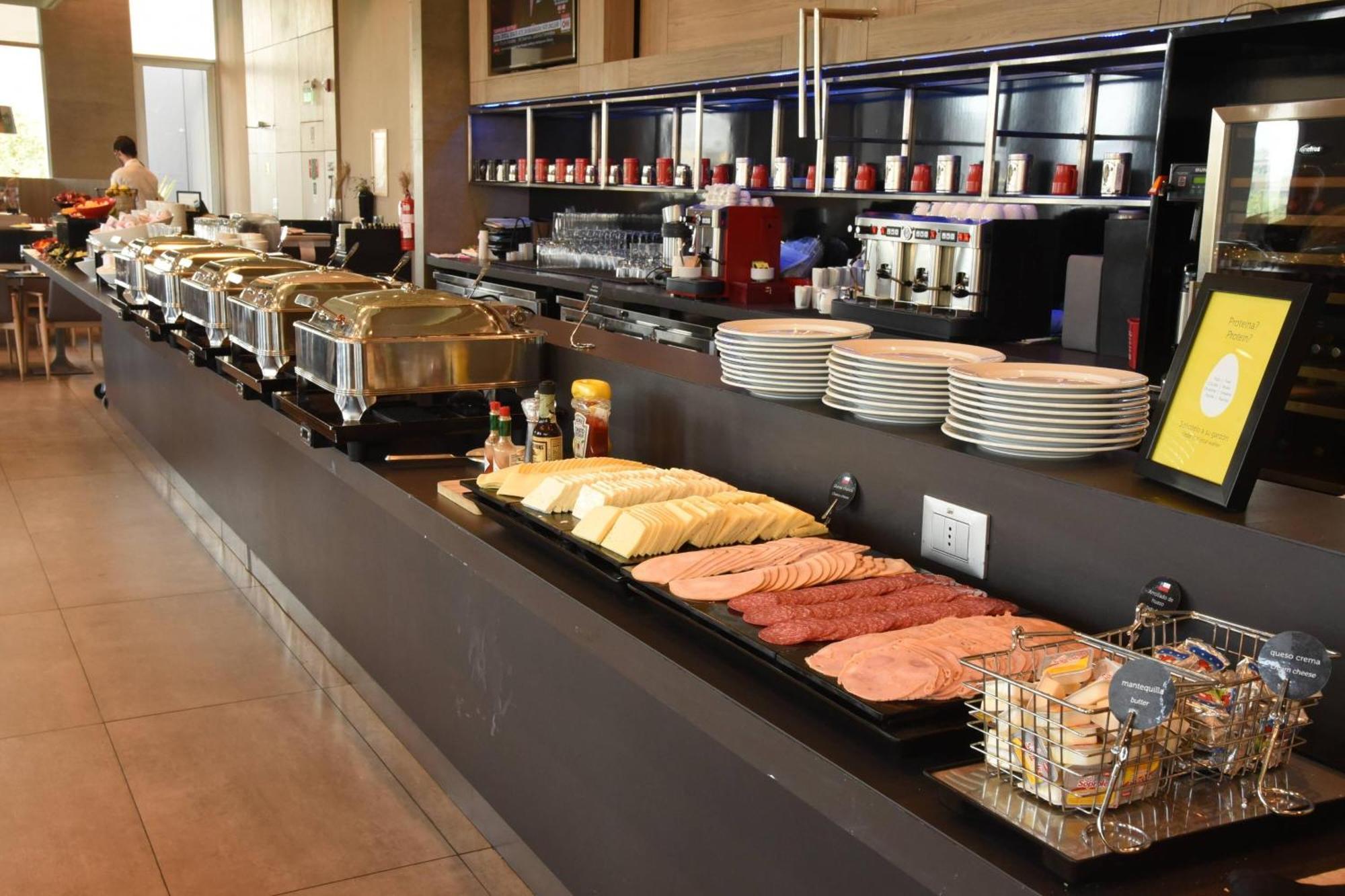 Courtyard By Marriott Condes