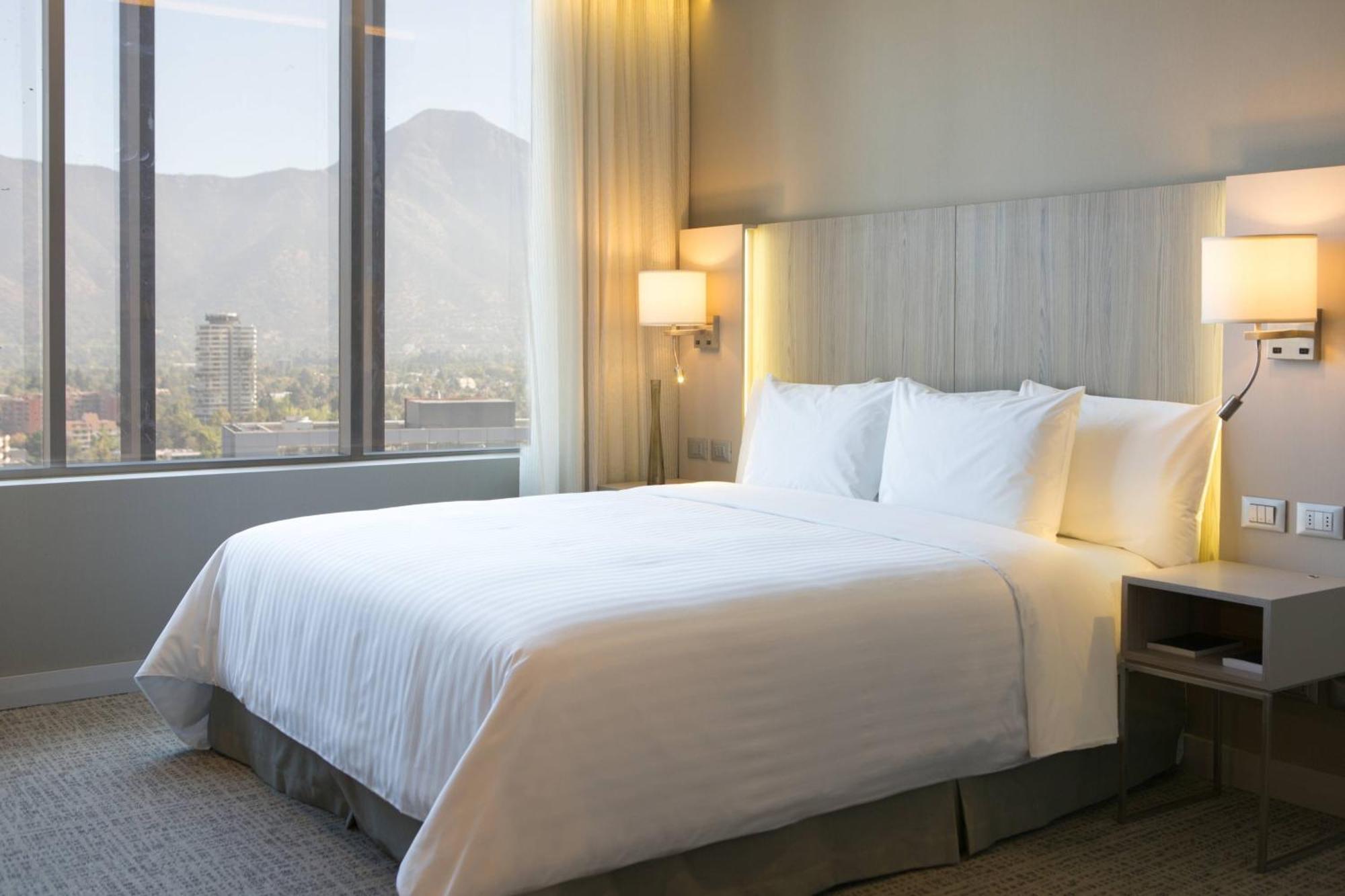 Courtyard By Marriott Condes Hotel