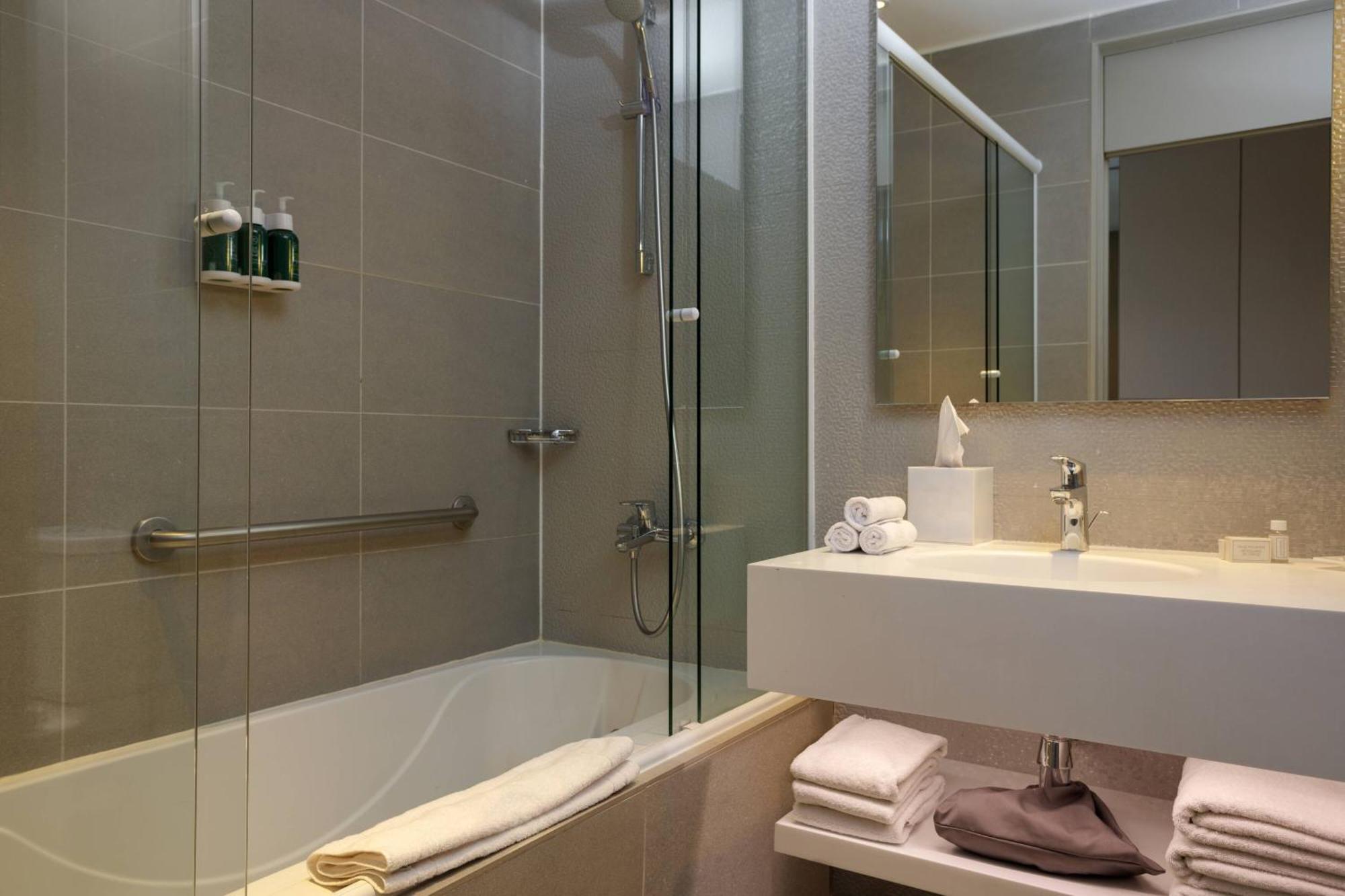 Courtyard By Marriott Condes Hotel 4*