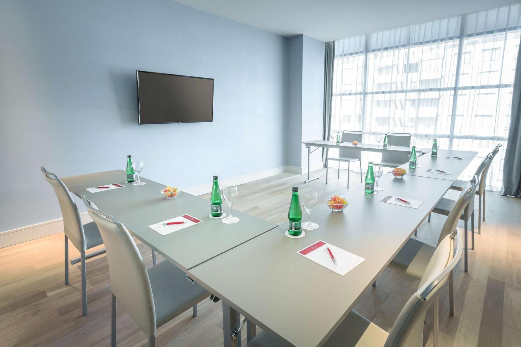Hotel Nh Collection Casacostanera 4*