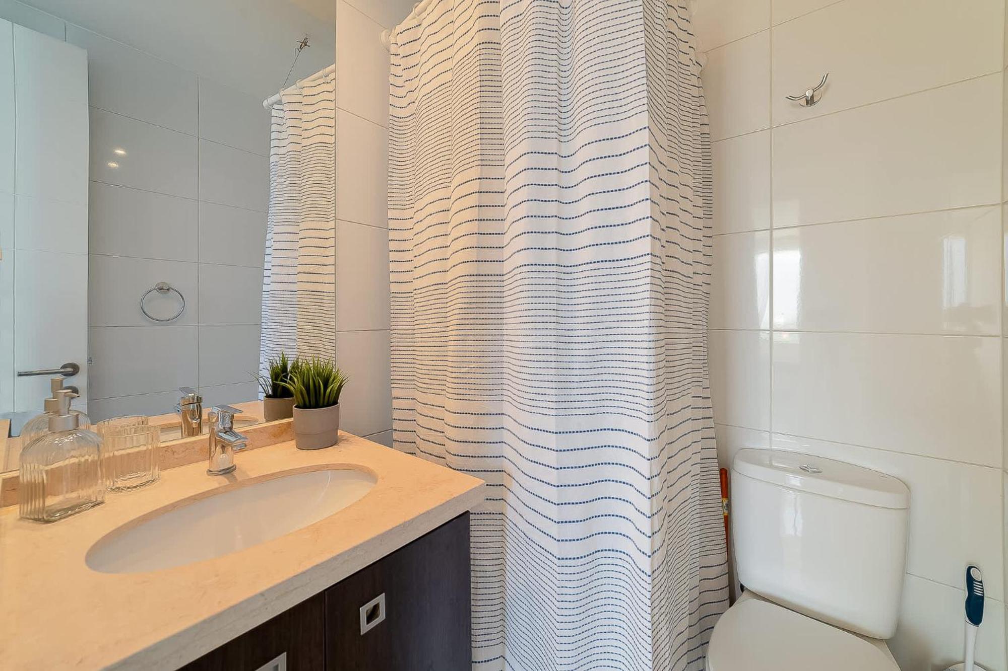 Stylish 2br In Condes Walk To Mall & Park Santiago