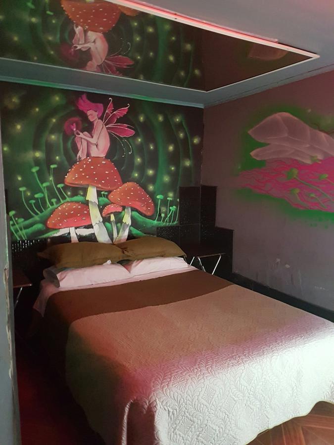 Aka Hotel *