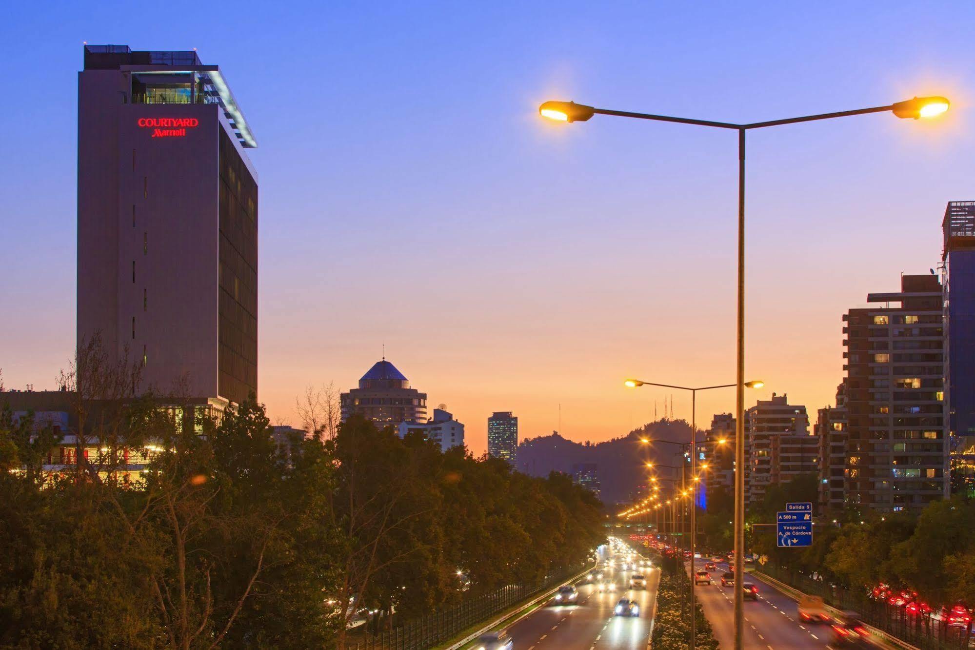 Courtyard By Marriott Condes 4* Santiago de Chile